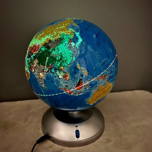 Discovery Mindblown Globe LED Light Illuminated in Box Spins Power Cord - Picture 10 of 11